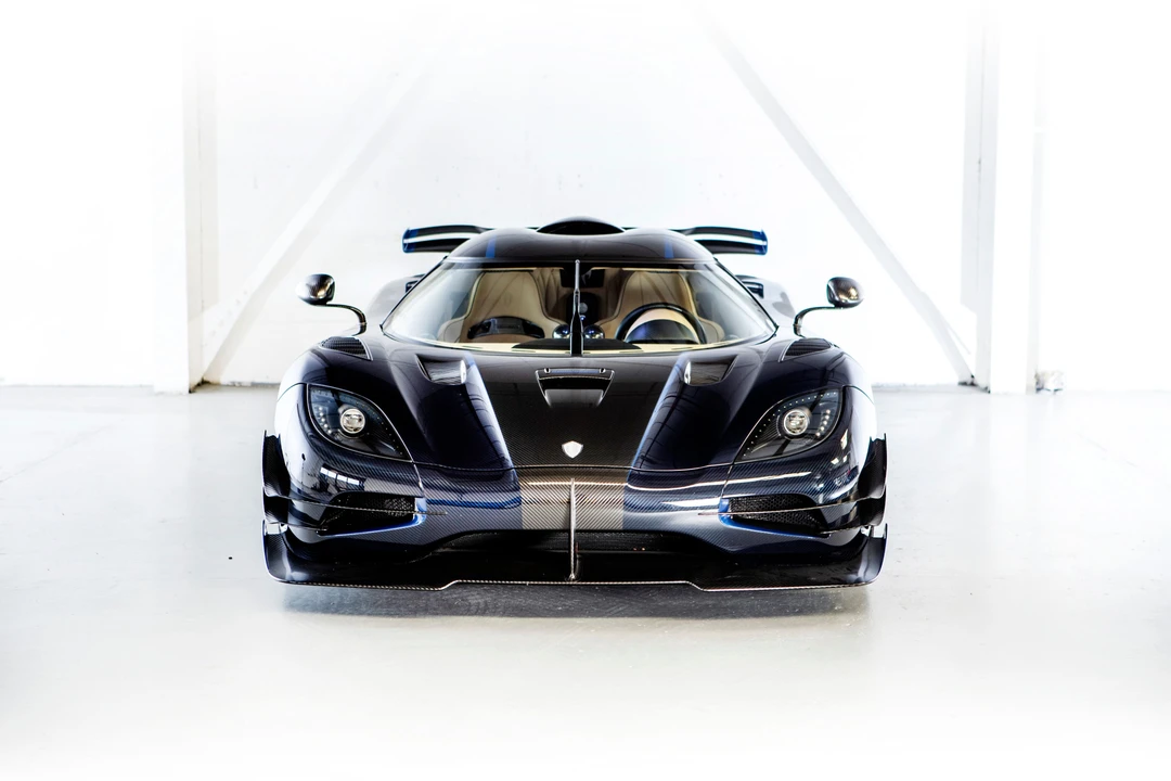 2015 Koenigsegg Agera - Image 2 of 30