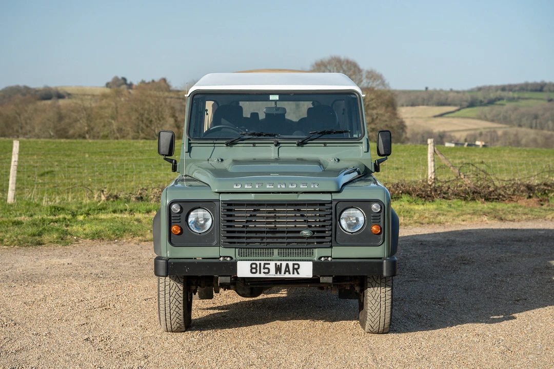2015 Land Rover Defender 110 - Image 3 of 31