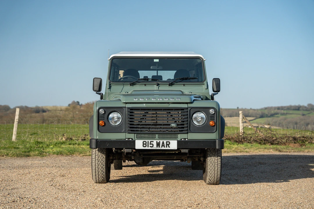2015 Land Rover Defender 110 - Image 11 of 31