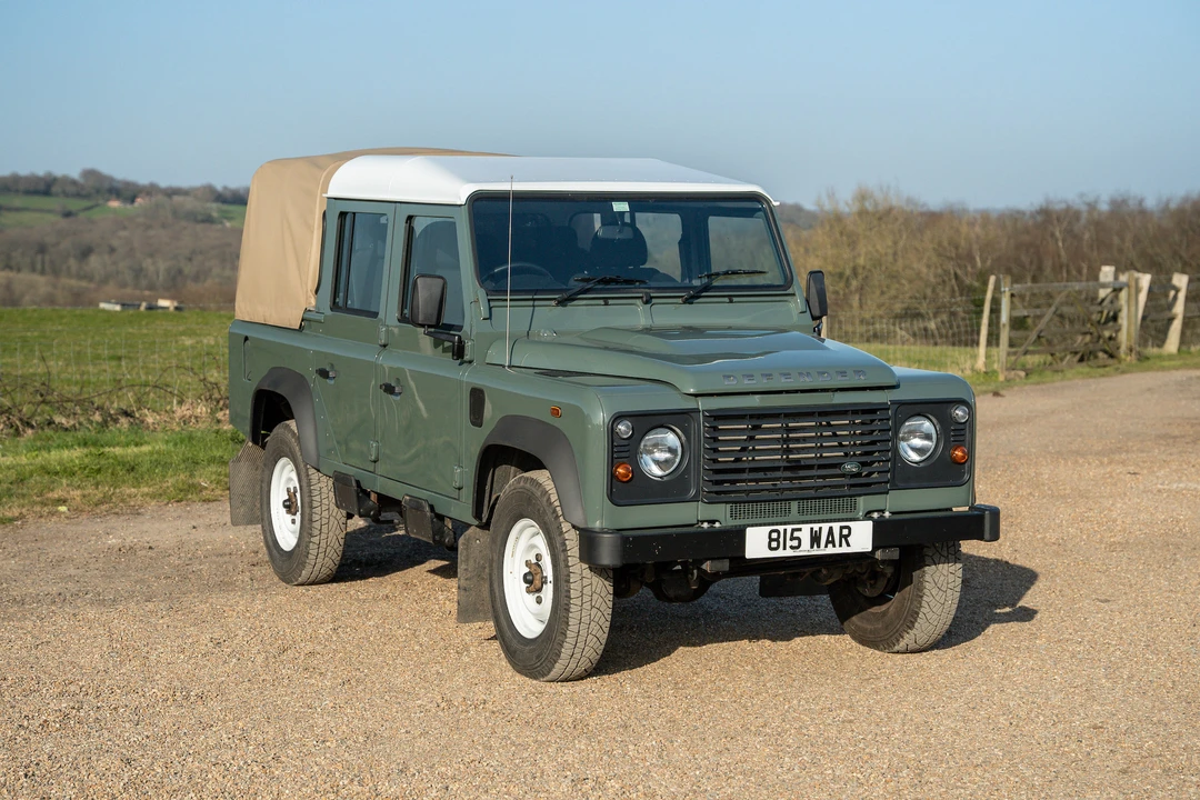 2015 Land Rover Defender 110 - Image 13 of 31