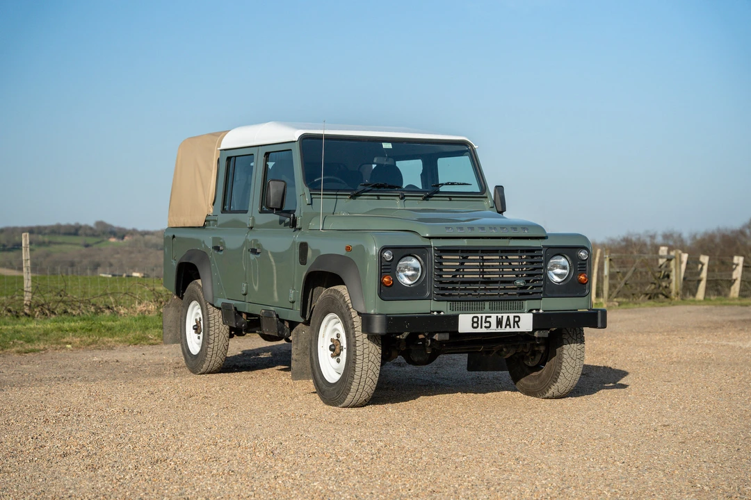 2015 Land Rover Defender 110 - Image 14 of 31