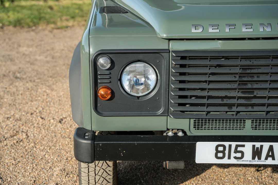2015 Land Rover Defender 110 - Image 25 of 31