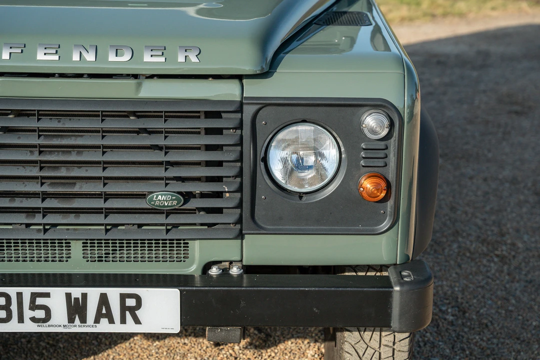 2015 Land Rover Defender 110 - Image 26 of 31
