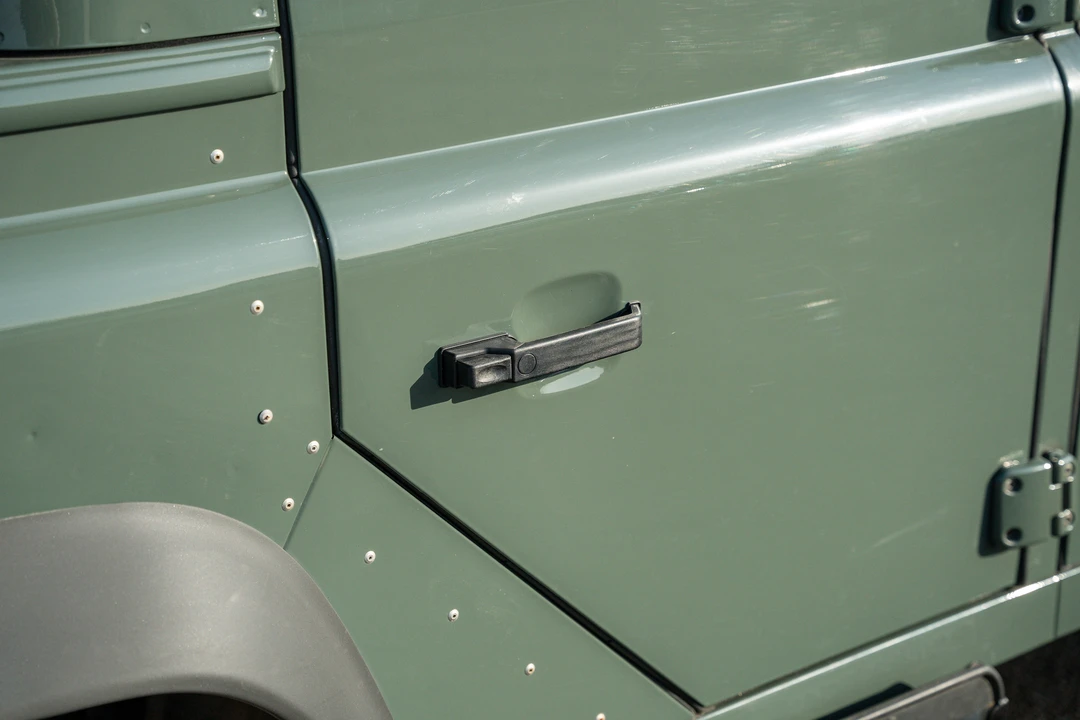 2015 Land Rover Defender 110 - Image 30 of 31