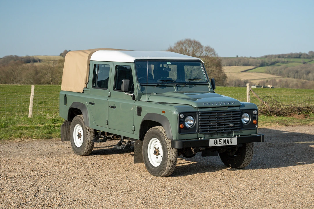 2015 Land Rover Defender 110 - Image 15 of 31