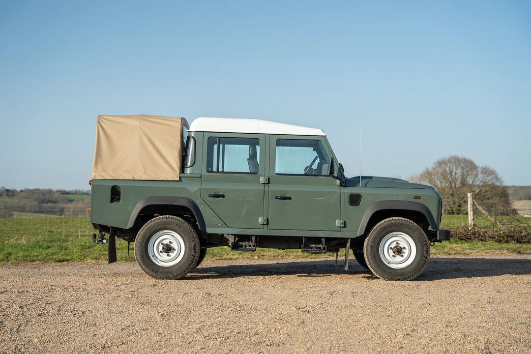 2015 Land Rover Defender 110 - Image 16 of 31