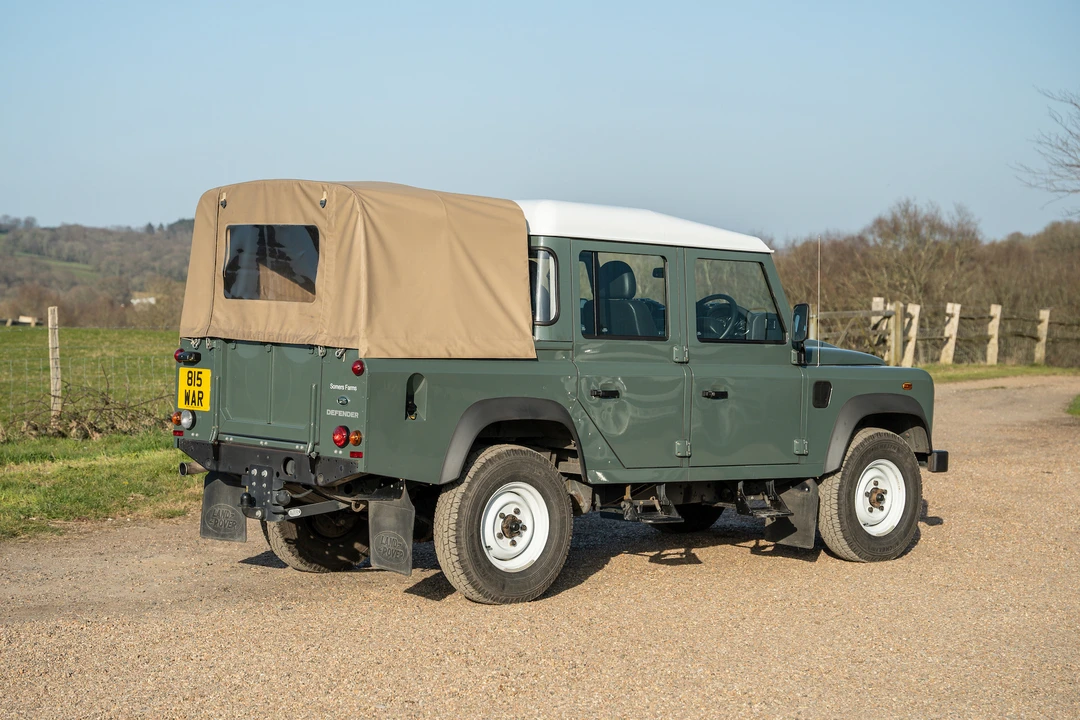 2015 Land Rover Defender 110 - Image 17 of 31