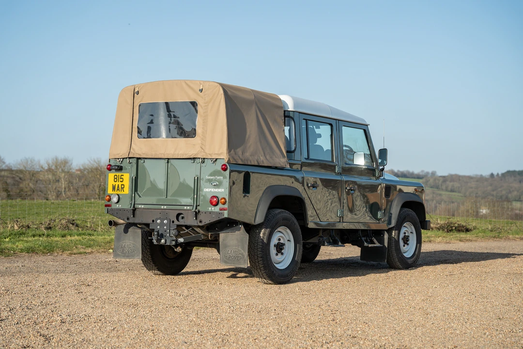 2015 Land Rover Defender 110 - Image 6 of 31