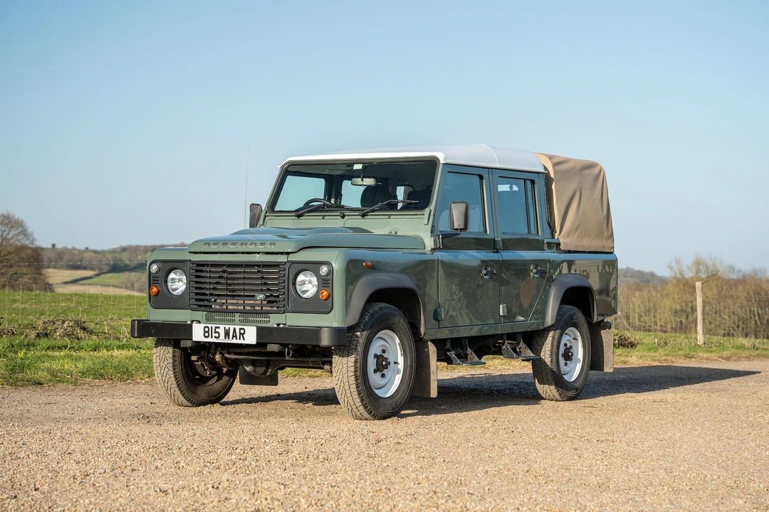 2015 Land Rover Defender 110 - Image 10 of 31