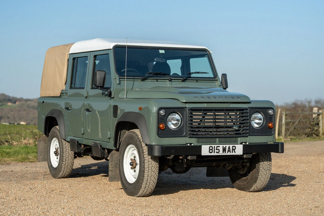 2015 Land Rover Defender 110 - Image 2 of 31