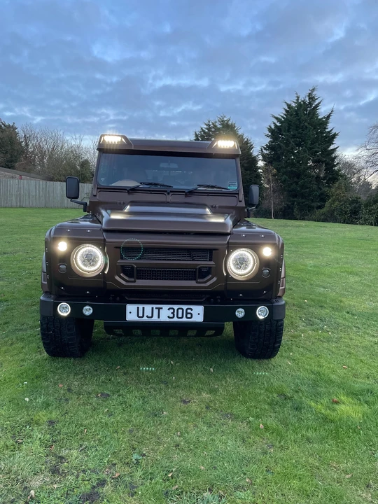 2015 Land Rover Defender 110 - Image 6 of 17