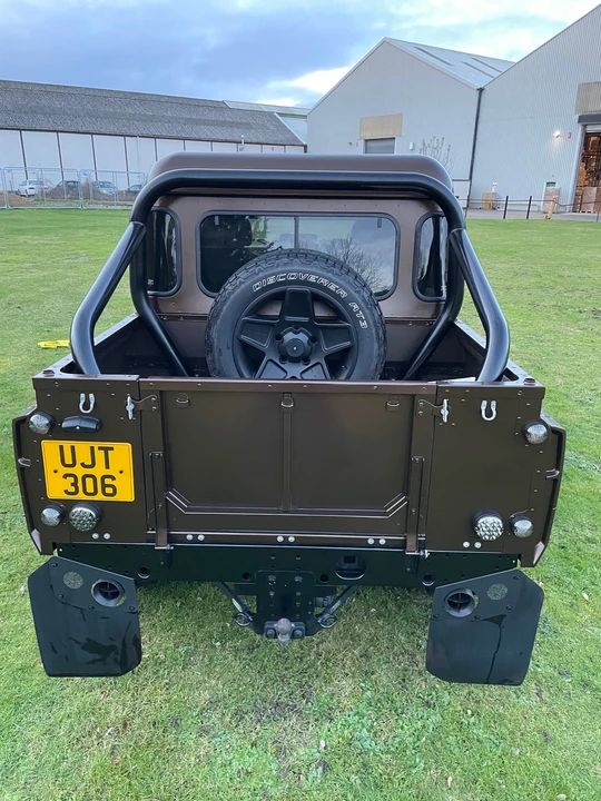 2015 Land Rover Defender 110 - Image 16 of 17