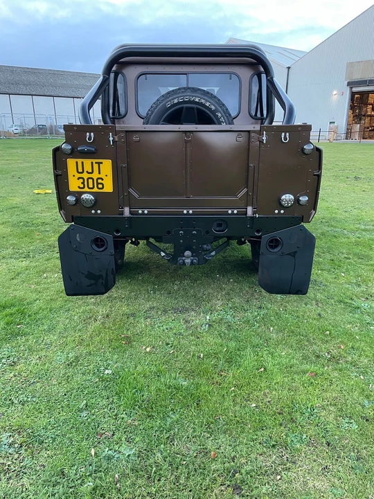 2015 Land Rover Defender 110 - Image 17 of 17