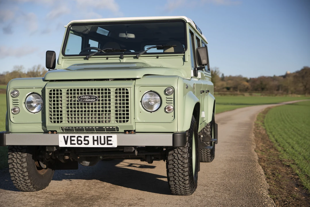 2015 Land Rover Defender 110 - Image 20 of 31