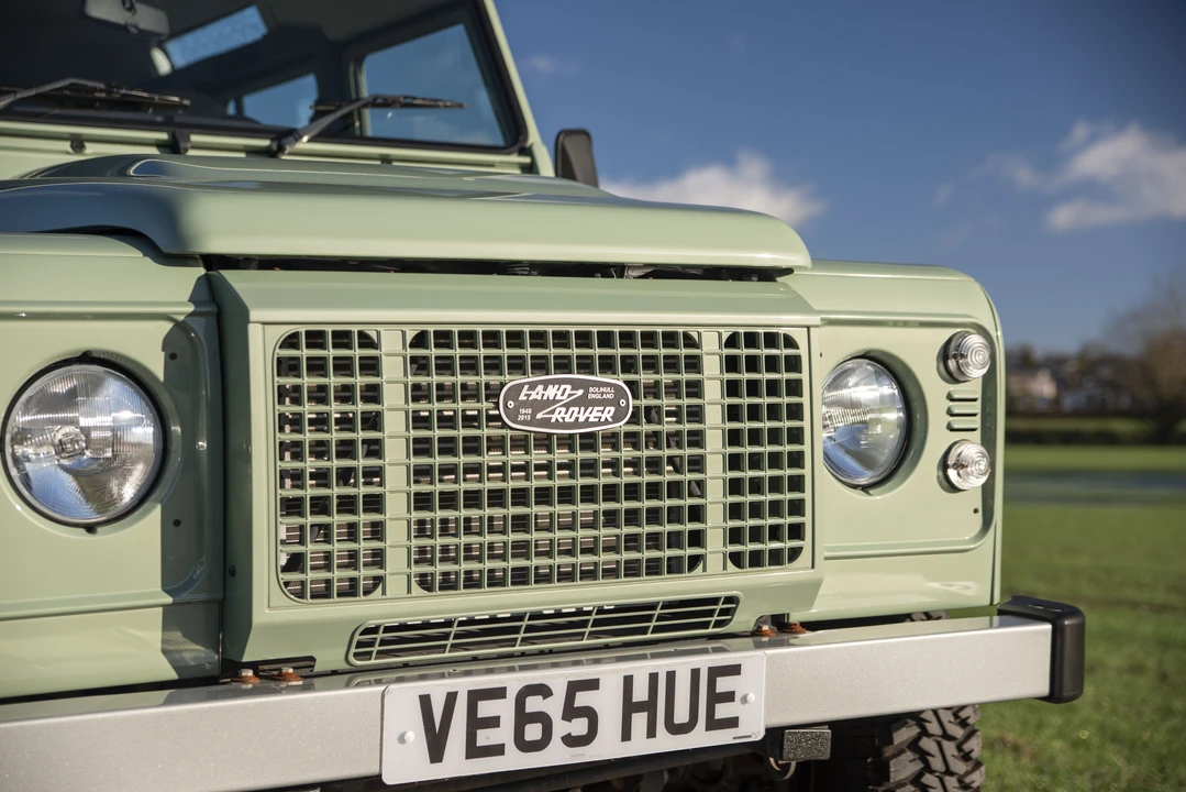 2015 Land Rover Defender 110 - Image 22 of 31