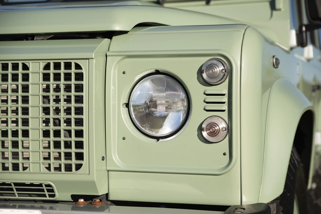 2015 Land Rover Defender 110 - Image 24 of 31