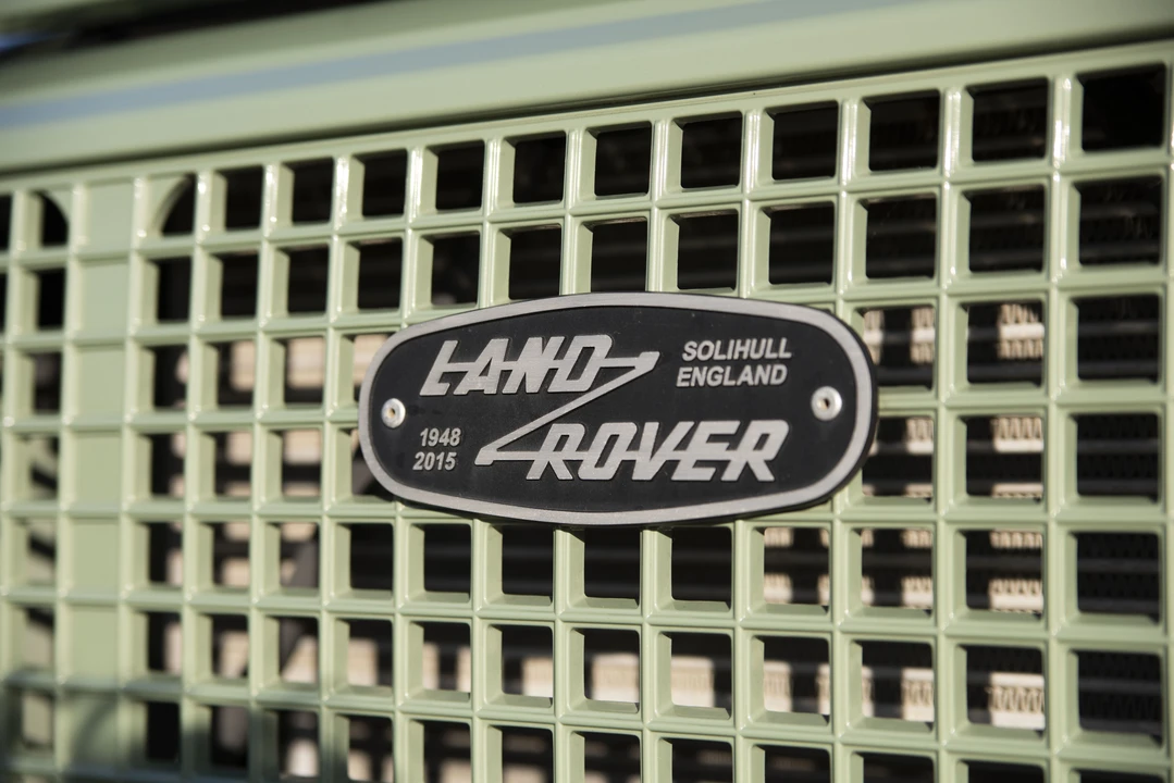 2015 Land Rover Defender 110 - Image 25 of 31