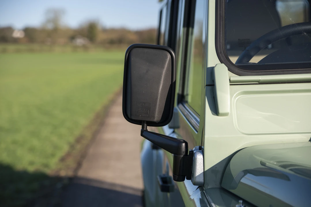 2015 Land Rover Defender 110 - Image 28 of 31