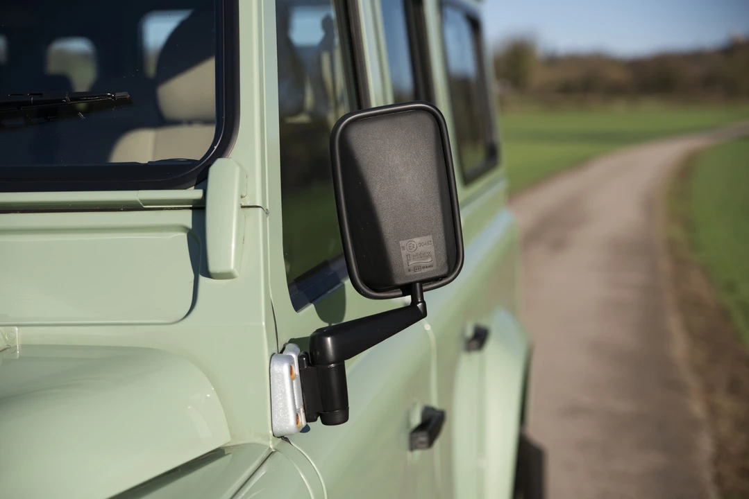 2015 Land Rover Defender 110 - Image 29 of 31