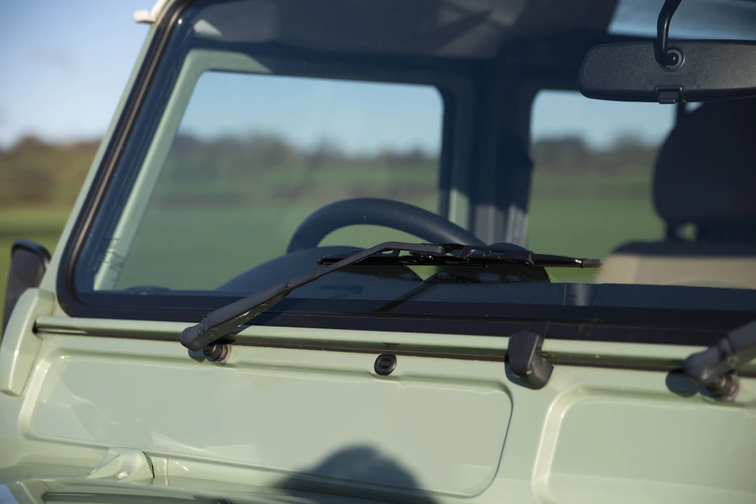 2015 Land Rover Defender 110 - Image 30 of 31