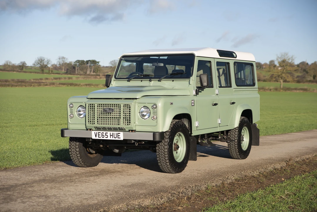2015 Land Rover Defender 110 - Image 4 of 31