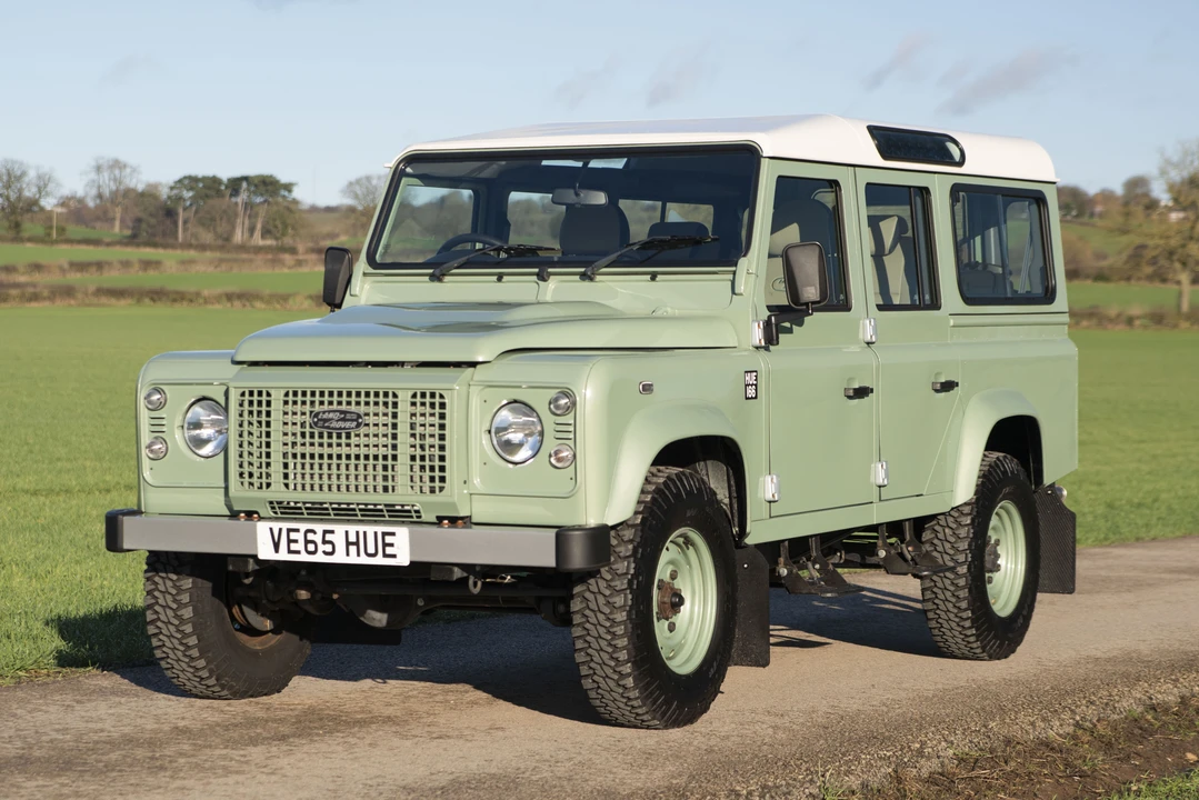 2015 Land Rover Defender 110 - Image 2 of 31