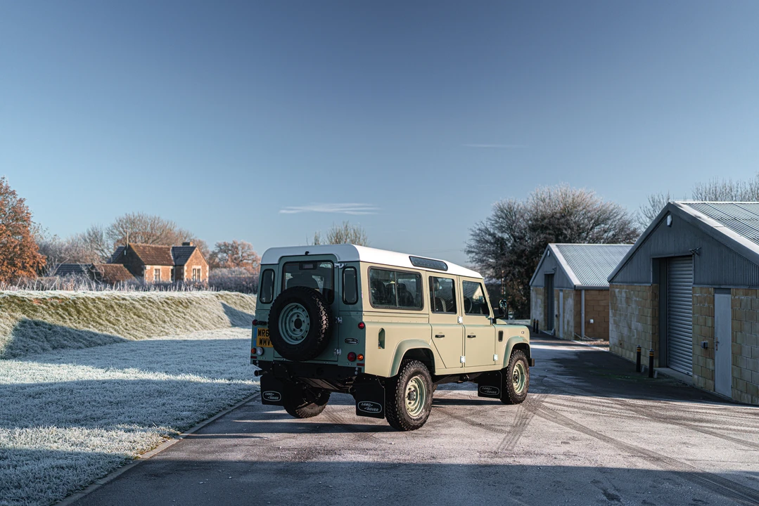 2015 Land Rover Defender 110 - Image 13 of 31