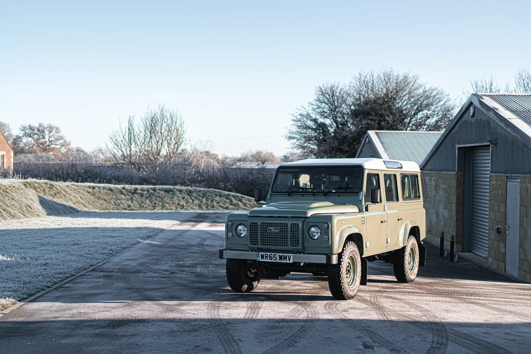 2015 Land Rover Defender 110 - Image 3 of 31
