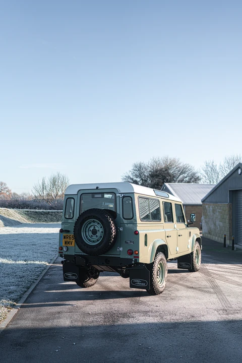 2015 Land Rover Defender 110 - Image 16 of 31