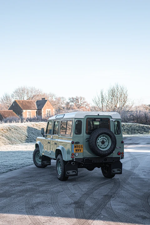 2015 Land Rover Defender 110 - Image 18 of 31