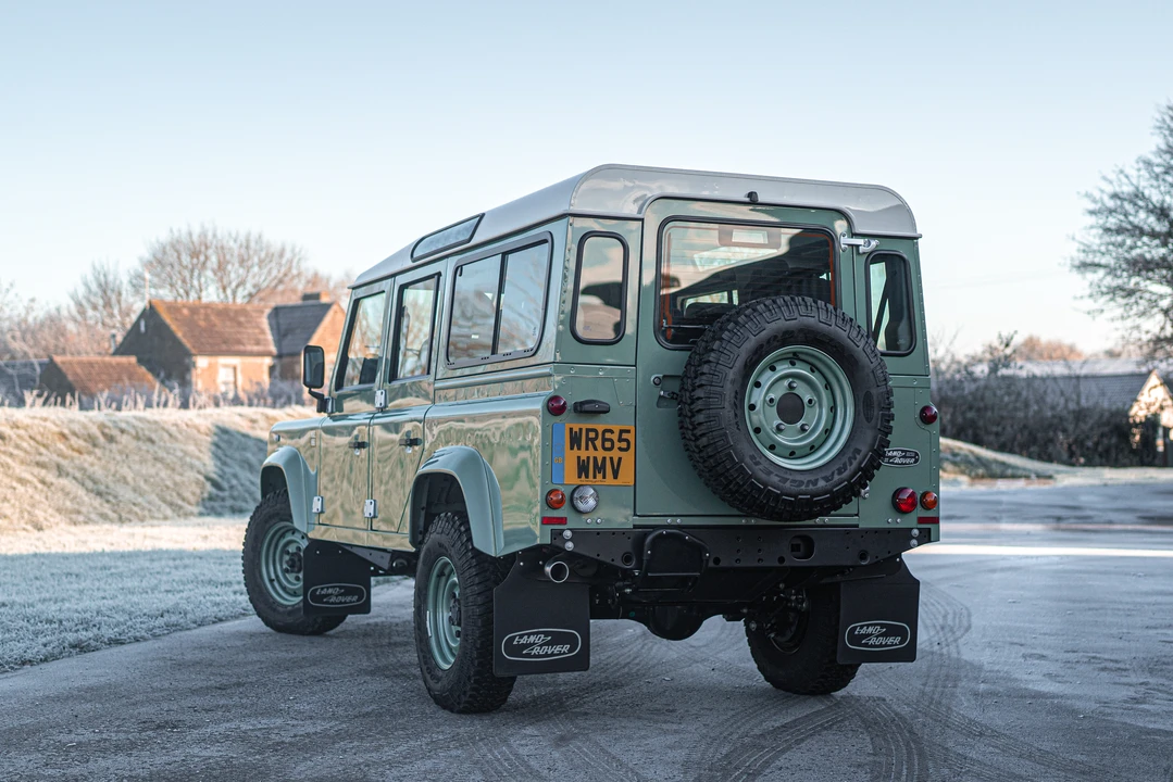 2015 Land Rover Defender 110 - Image 19 of 31