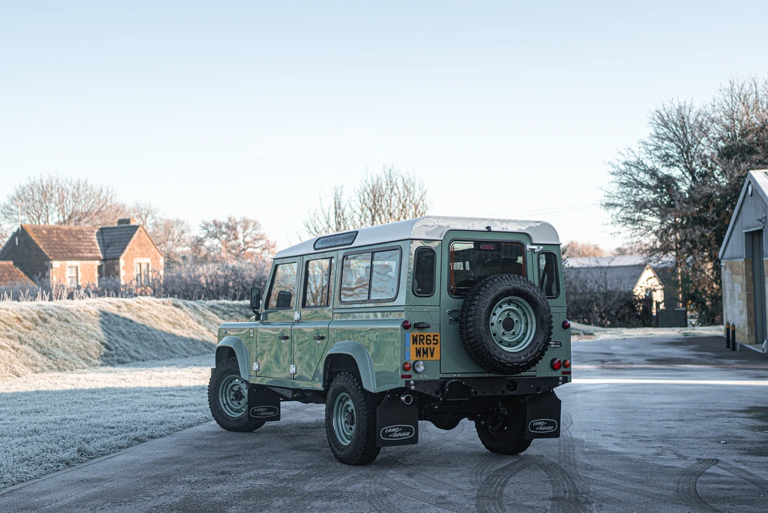 2015 Land Rover Defender 110 - Image 20 of 31