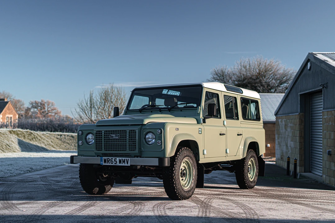 2015 Land Rover Defender 110 - Image 4 of 31