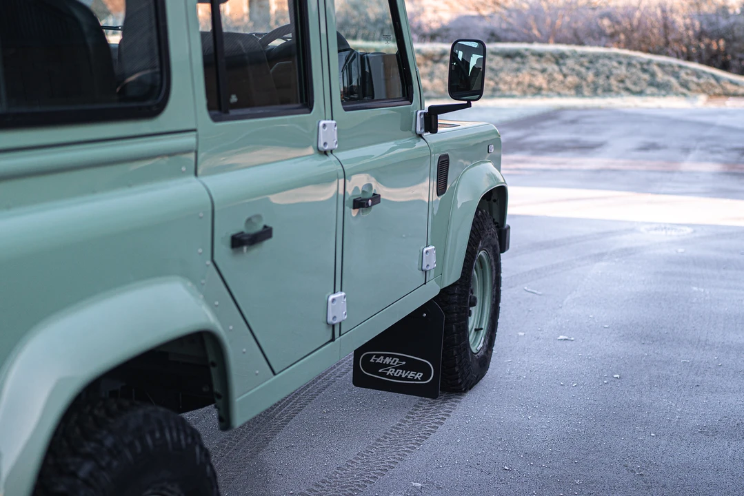 2015 Land Rover Defender 110 - Image 23 of 31