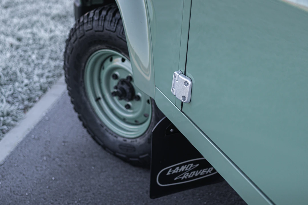 2015 Land Rover Defender 110 - Image 25 of 31