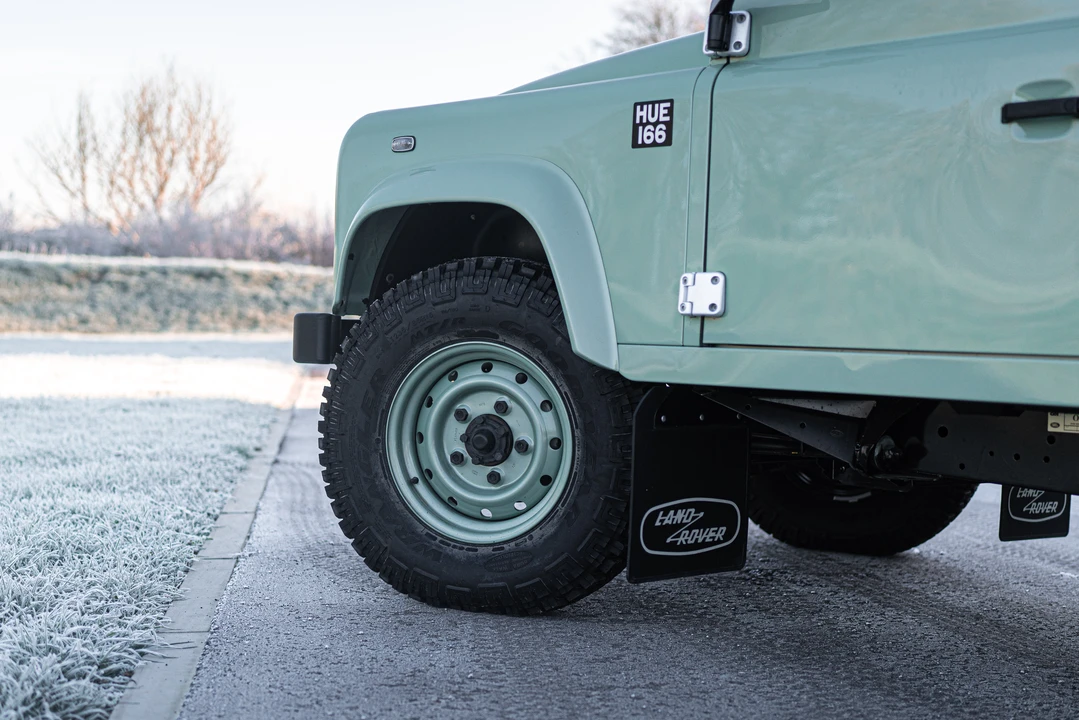 2015 Land Rover Defender 110 - Image 27 of 31