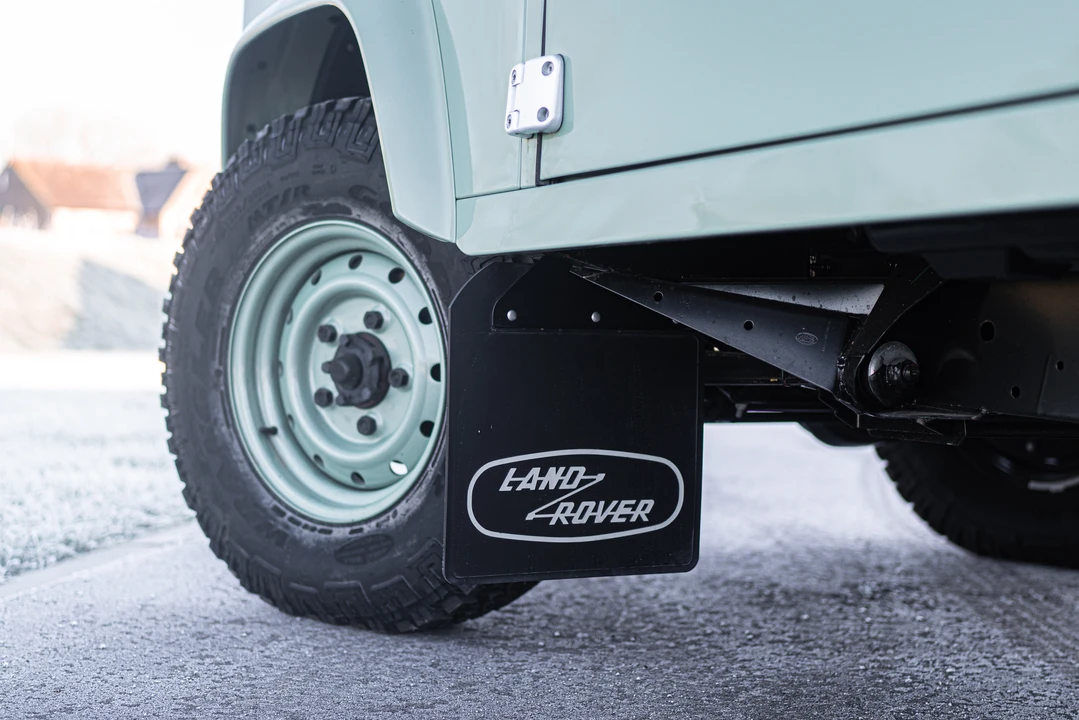 2015 Land Rover Defender 110 - Image 28 of 31