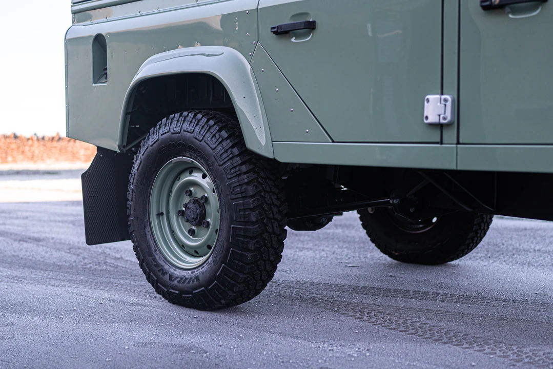 2015 Land Rover Defender 110 - Image 29 of 31