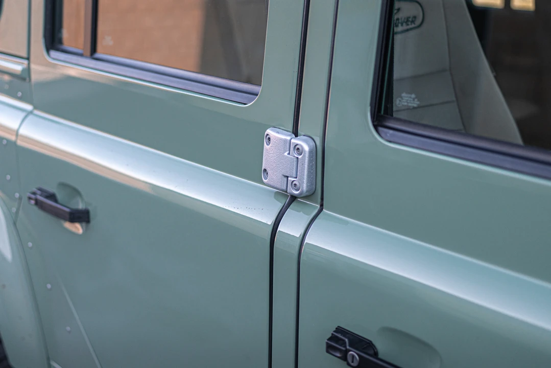 2015 Land Rover Defender 110 - Image 30 of 31