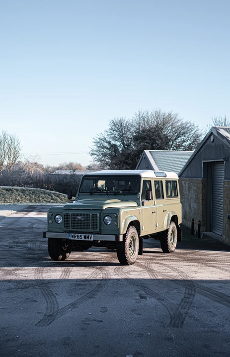 2015 Land Rover Defender 110 - Image 5 of 31