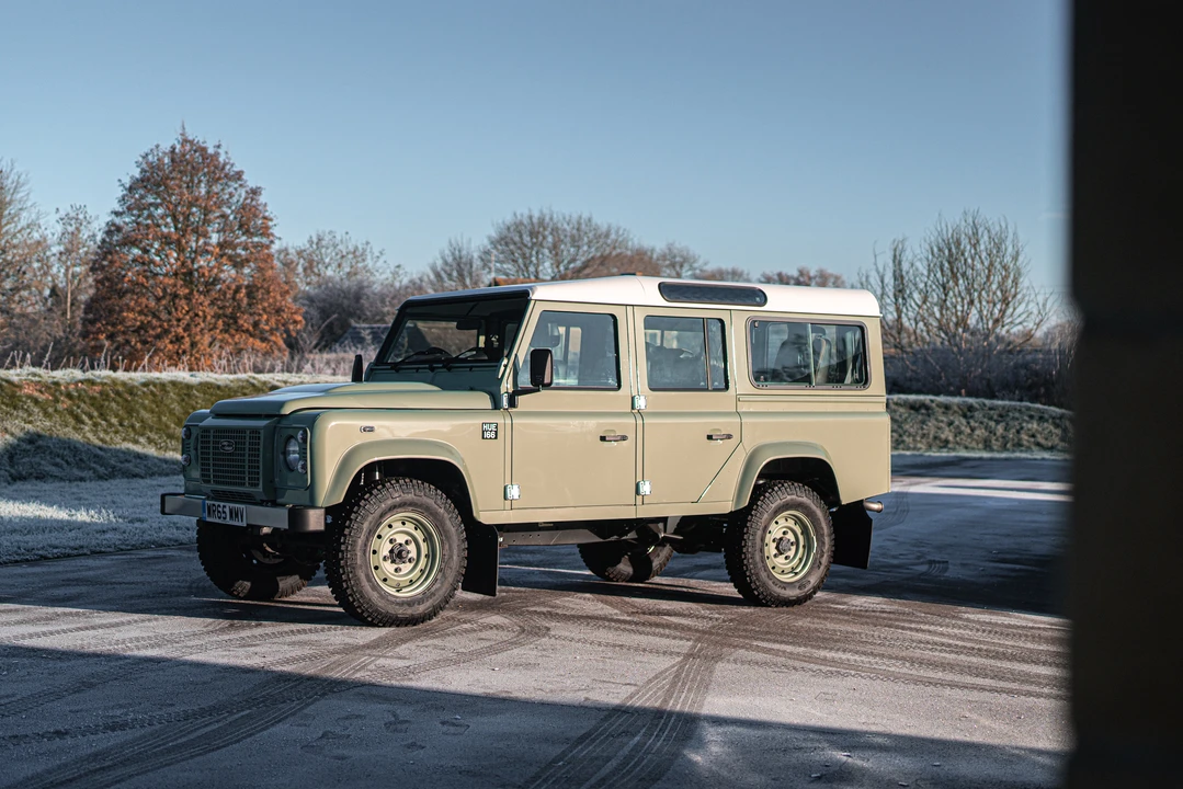 2015 Land Rover Defender 110 - Image 6 of 31