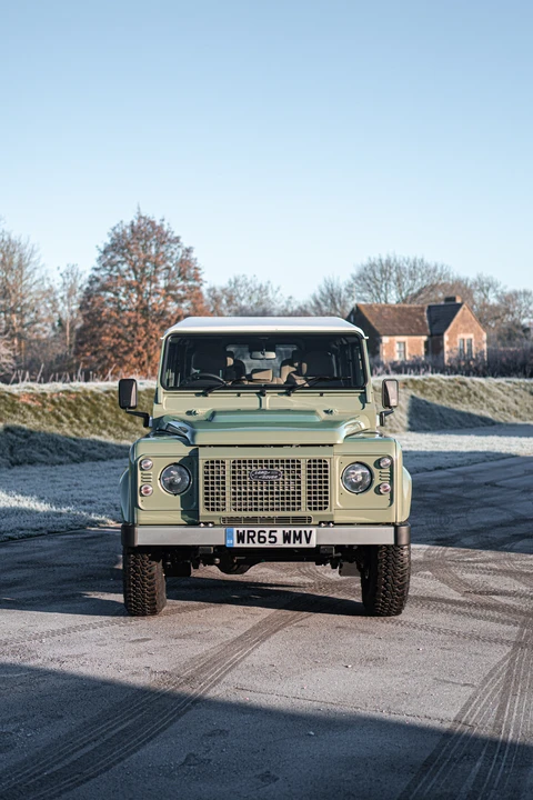 2015 Land Rover Defender 110 - Image 7 of 31