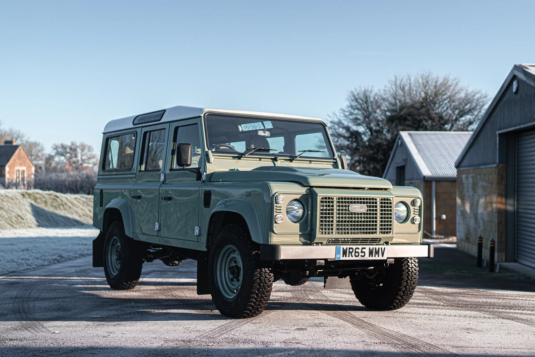 2015 Land Rover Defender 110 - Image 9 of 31