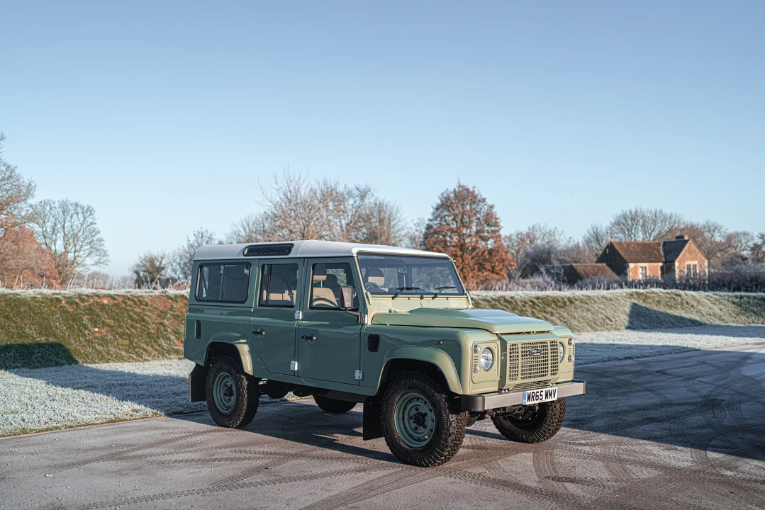 2015 Land Rover Defender 110 - Image 11 of 31