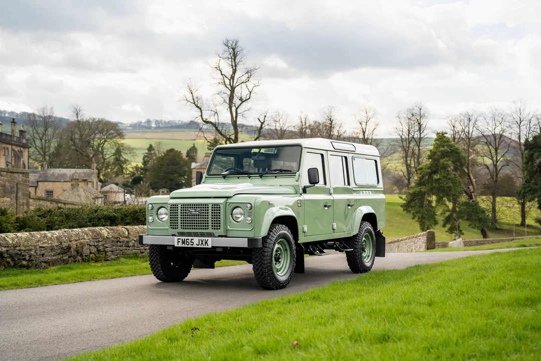 2015 Land Rover Defender 110 - Image 4 of 31