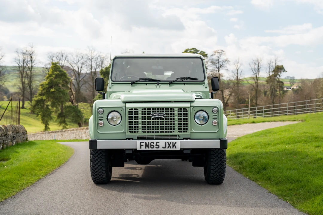 2015 Land Rover Defender 110 - Image 3 of 31