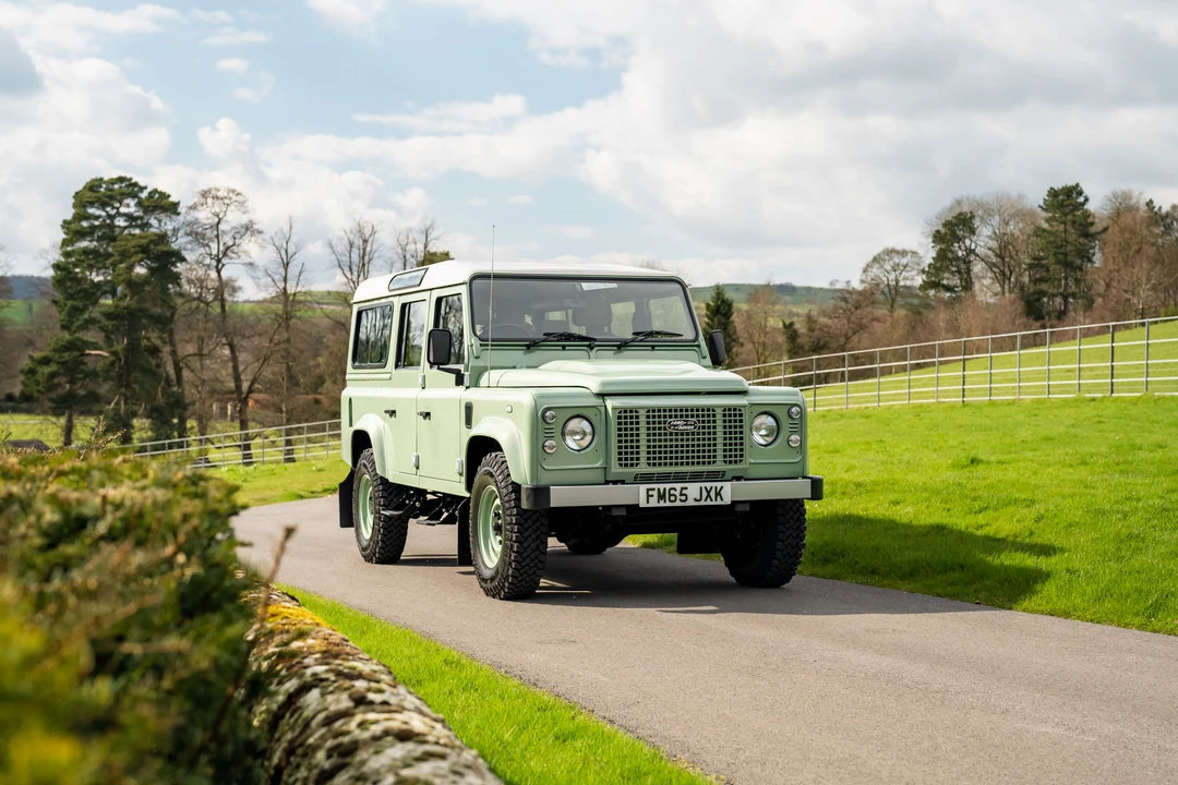 2015 Land Rover Defender 110 - Image 10 of 31