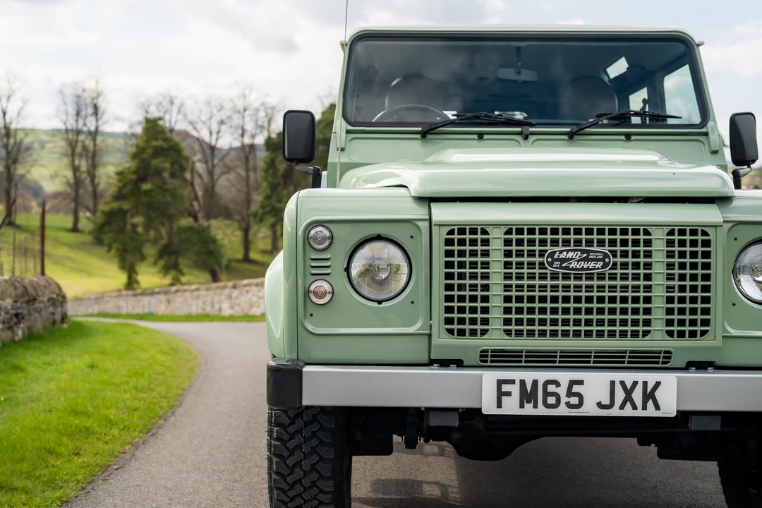 2015 Land Rover Defender 110 - Image 18 of 31