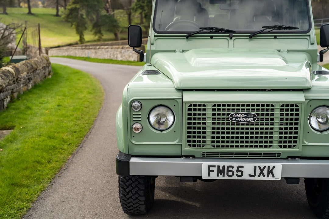 2015 Land Rover Defender 110 - Image 19 of 31