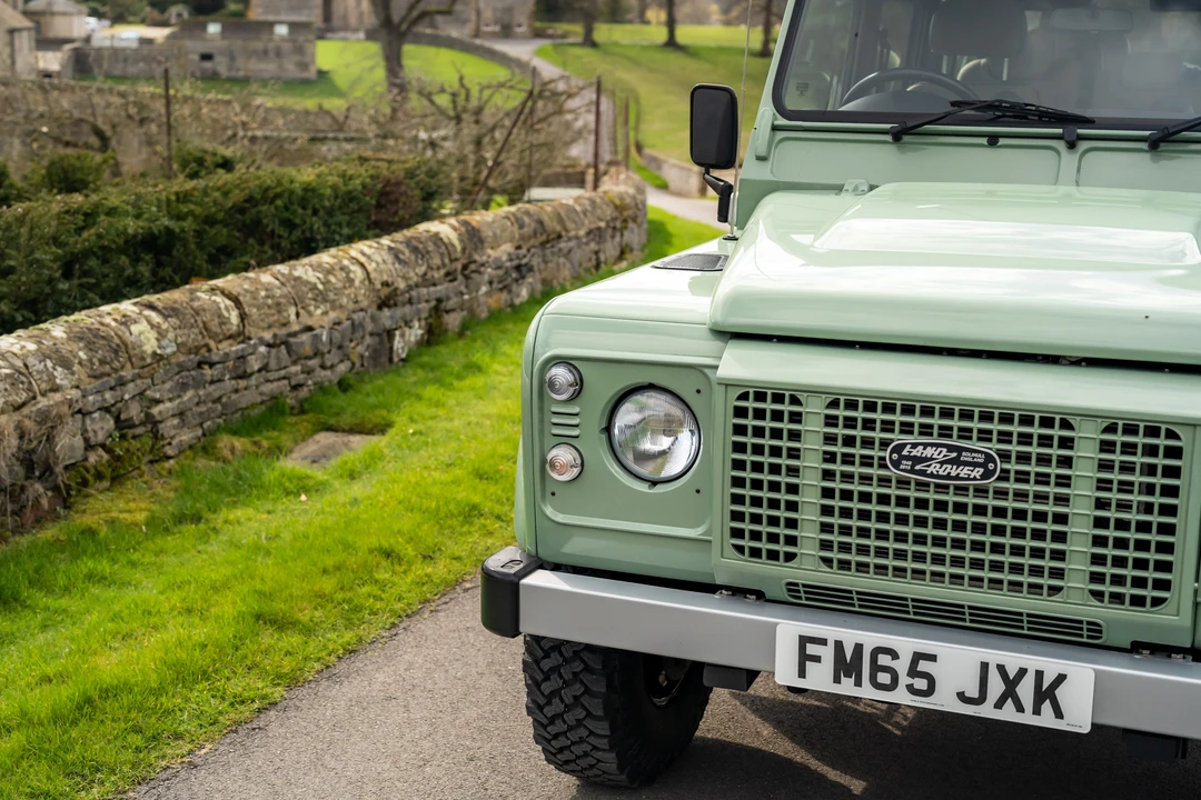 2015 Land Rover Defender 110 - Image 23 of 31